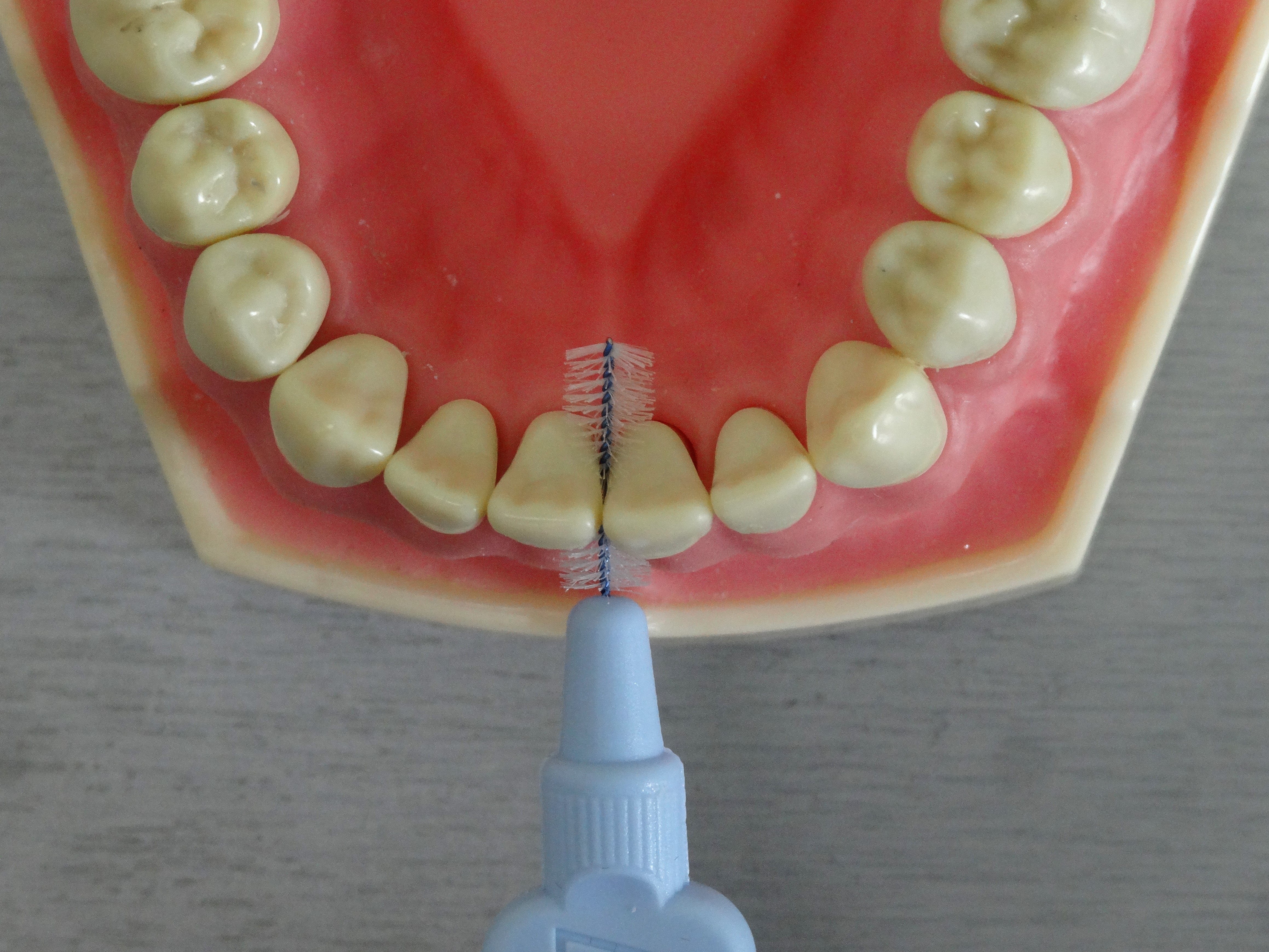 Mezizubní kartáček